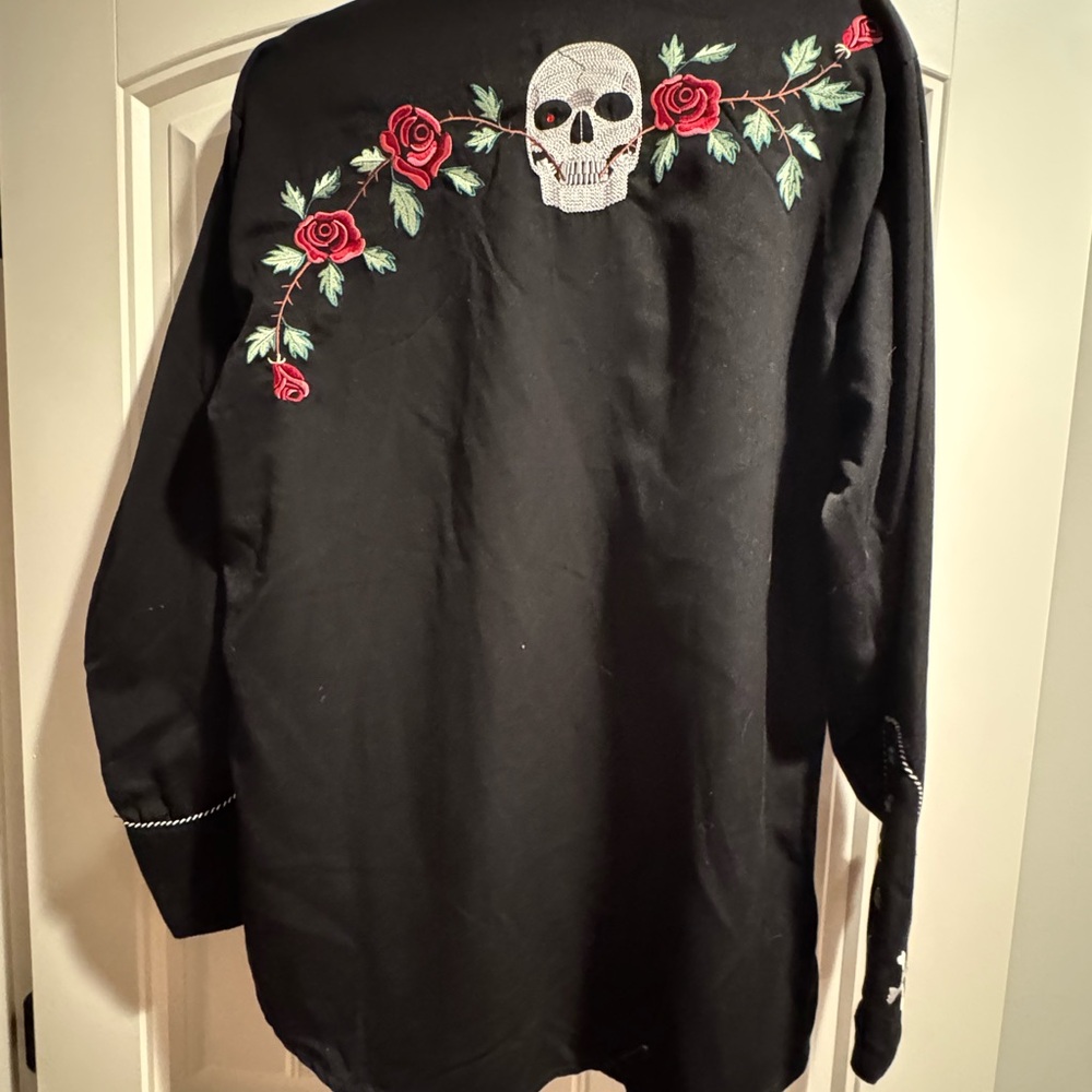Scully Black Western Shirt with Red Rose & White Skull Embroidery - Picture 7 of 9